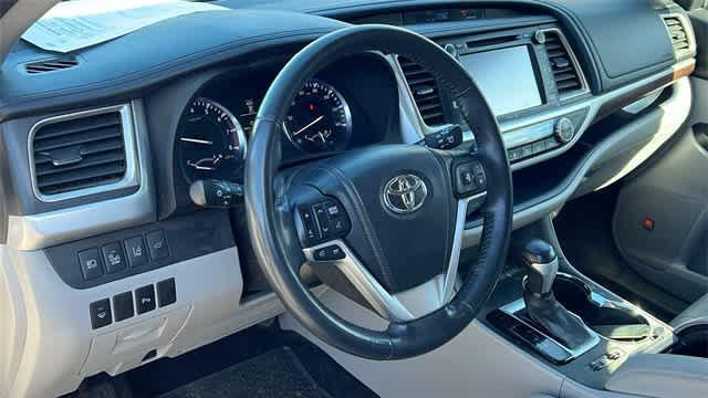 used 2014 Toyota Highlander car, priced at $21,977