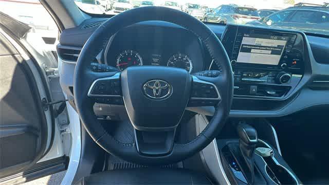 used 2022 Toyota Highlander car, priced at $33,995