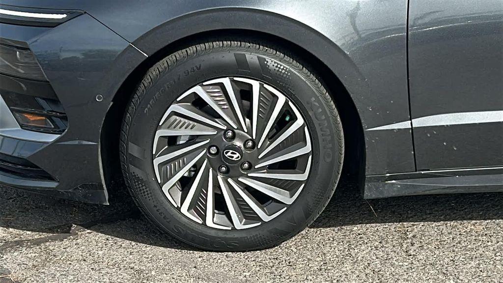 used 2025 Hyundai Sonata Hybrid car, priced at $32,405