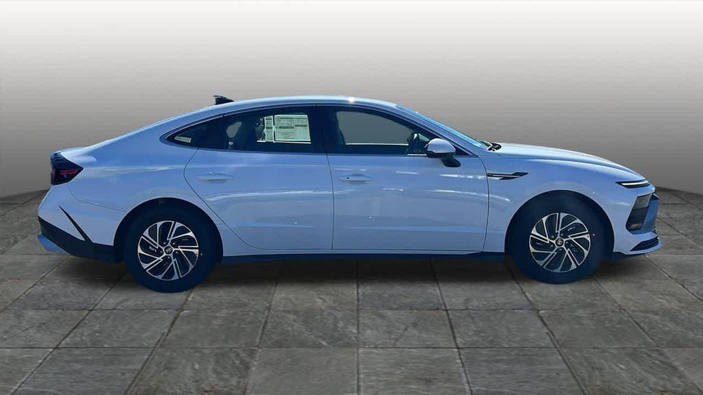 new 2026 Hyundai Sonata Hybrid car, priced at $31,350