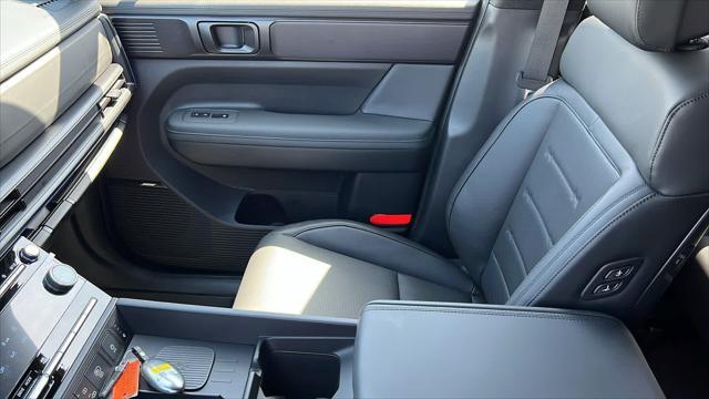 new 2025 Hyundai SANTA FE HEV car, priced at $52,000