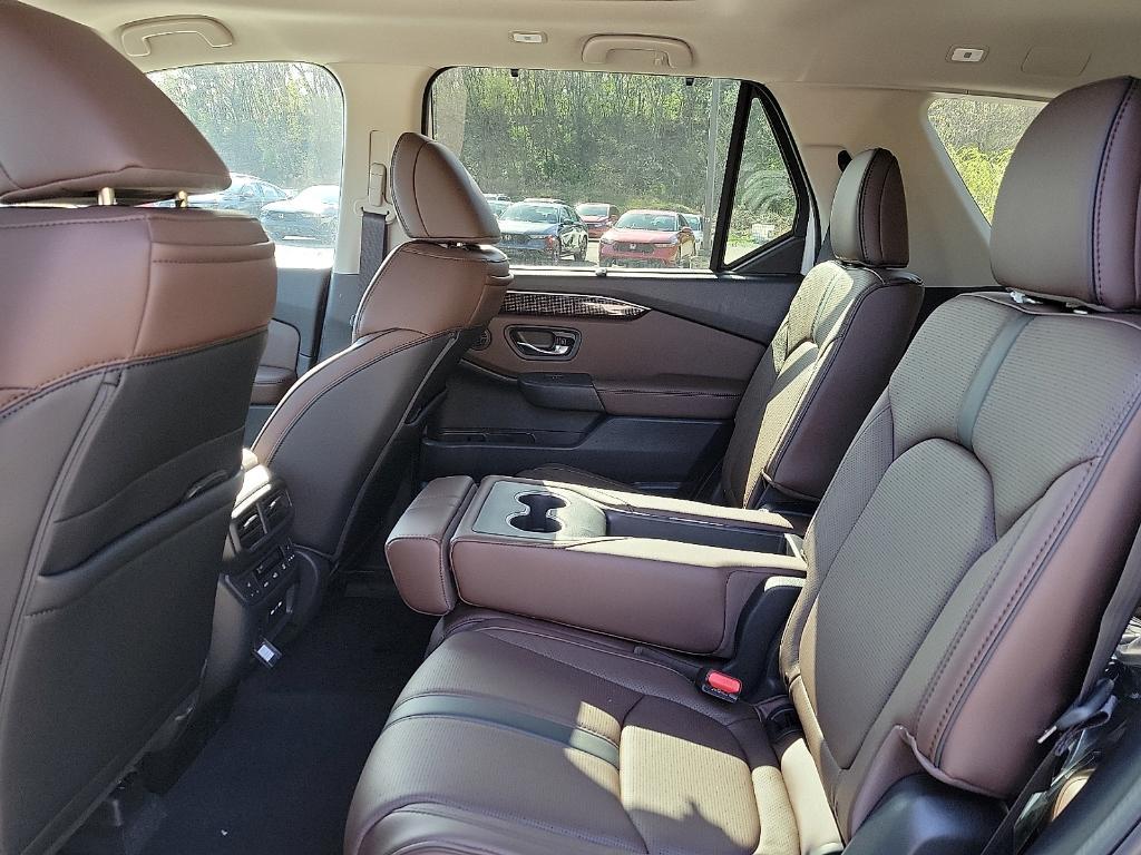 new 2025 Honda Pilot car, priced at $54,530