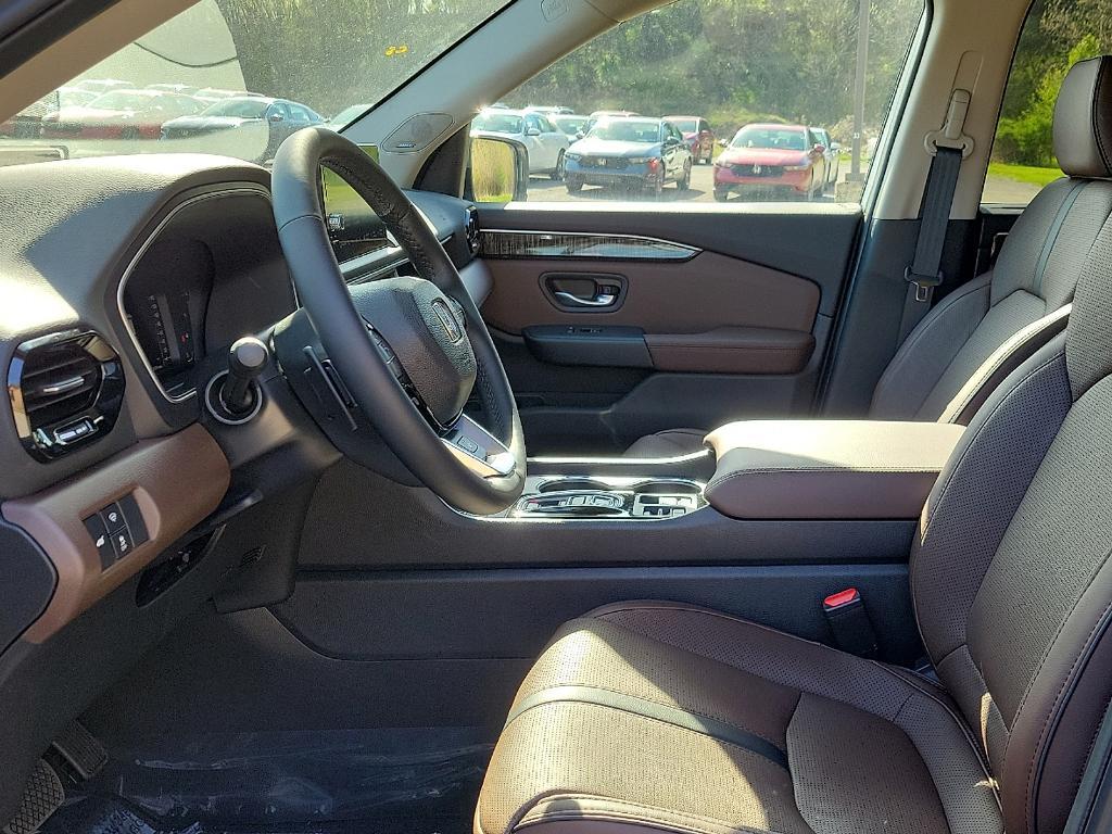 new 2025 Honda Pilot car, priced at $54,530