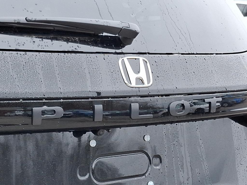 new 2025 Honda Pilot car, priced at $50,795