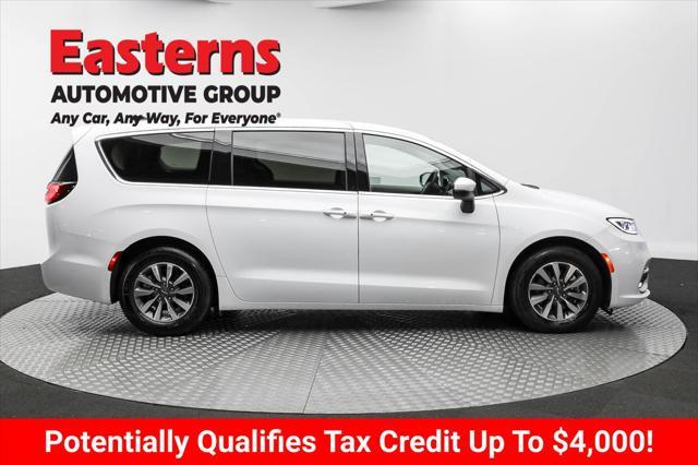 used 2023 Chrysler Pacifica Hybrid car, priced at $25,775
