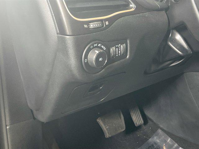 used 2022 Jeep Cherokee car, priced at $25,208