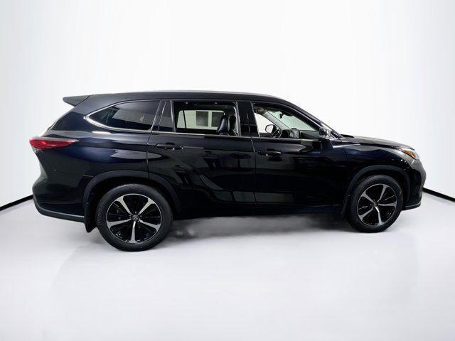 used 2021 Toyota Highlander car, priced at $35,770