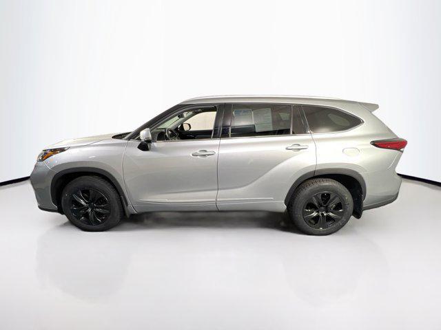 used 2022 Toyota Highlander car, priced at $35,148