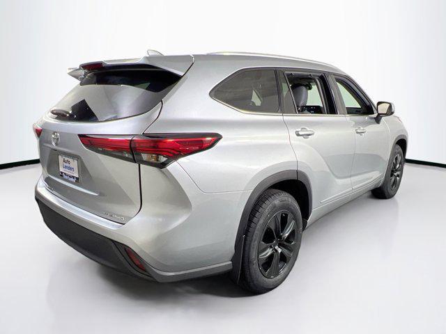 used 2022 Toyota Highlander car, priced at $35,148