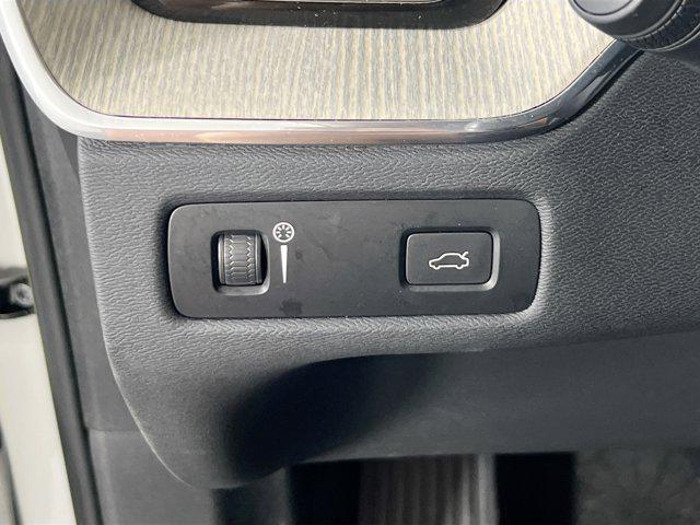 used 2022 Volvo XC60 car, priced at $34,221