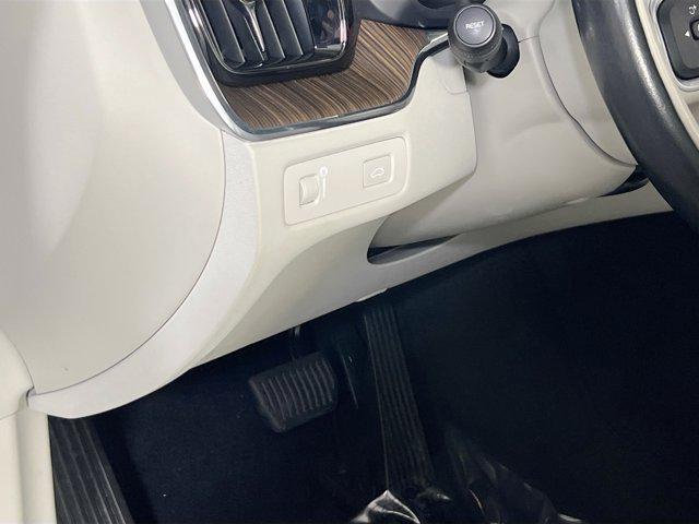 used 2022 Volvo XC60 car, priced at $30,641