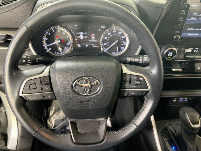 used 2022 Toyota Highlander car, priced at $38,551