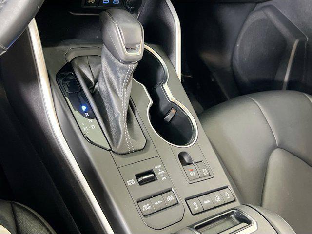 used 2022 Toyota Highlander car, priced at $35,762