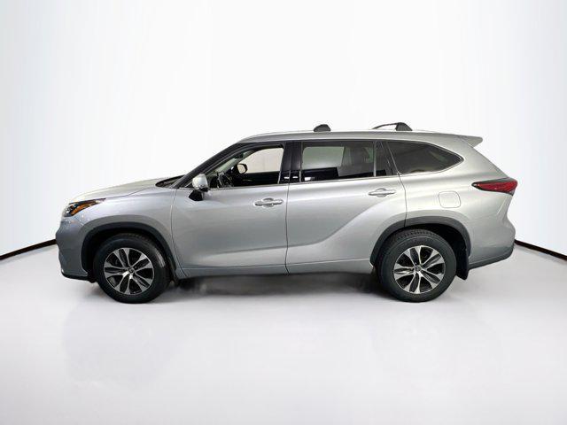 used 2022 Toyota Highlander car, priced at $35,762