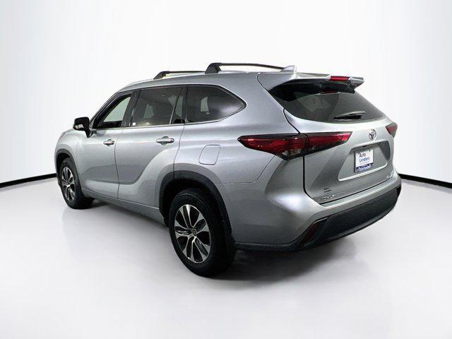 used 2022 Toyota Highlander car, priced at $35,762