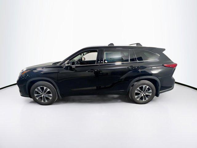 used 2022 Toyota Highlander car, priced at $34,537