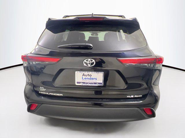 used 2022 Toyota Highlander car, priced at $34,537