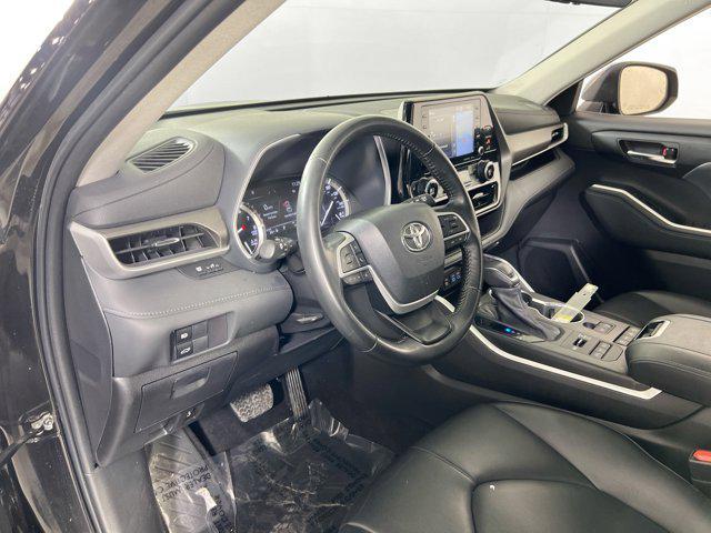 used 2022 Toyota Highlander car, priced at $34,537