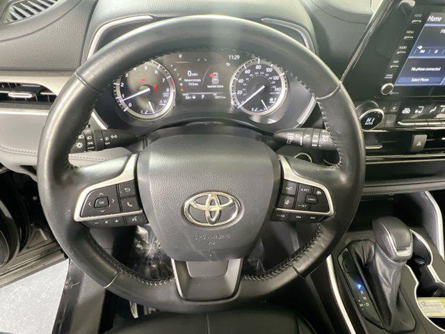 used 2022 Toyota Highlander car, priced at $34,537