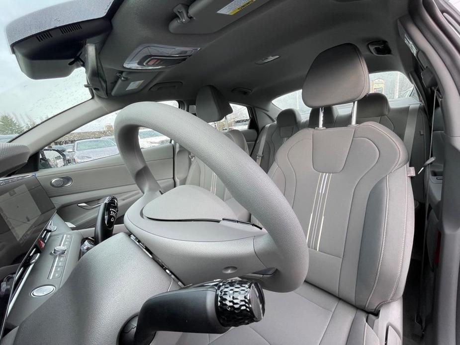 new 2024 Hyundai Elantra HEV car, priced at $26,154