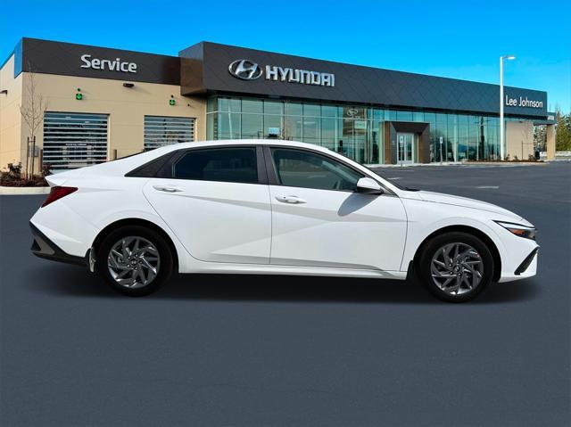 new 2025 Hyundai Elantra HEV car, priced at $25,689