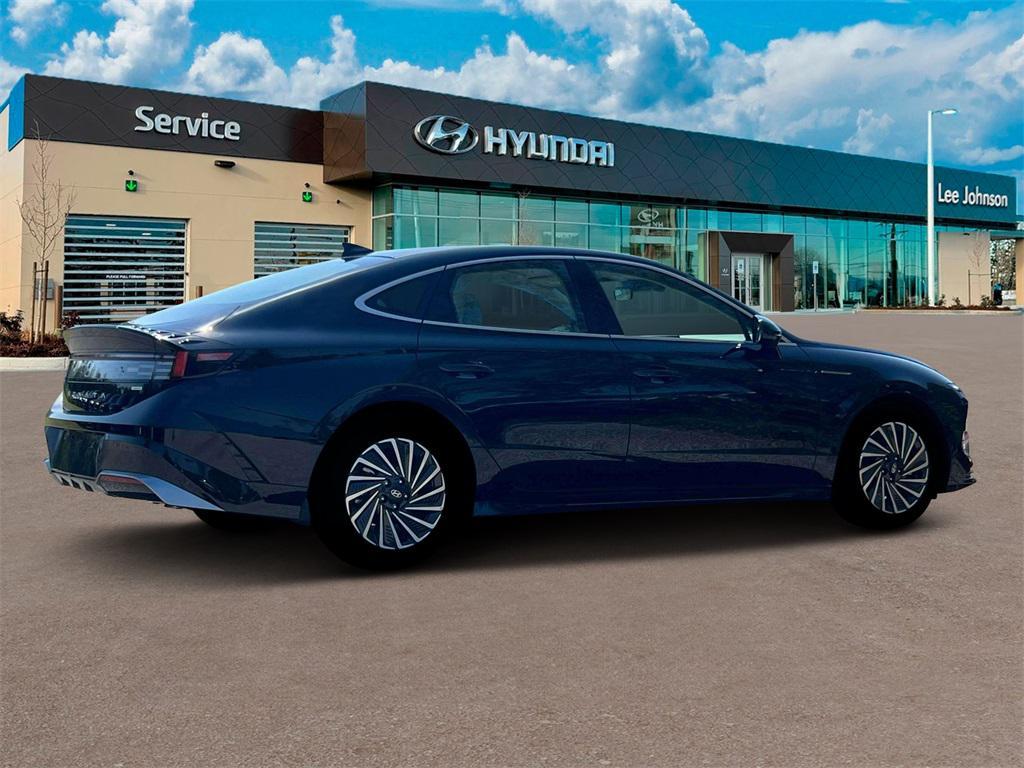 new 2025 Hyundai Sonata Hybrid car, priced at $30,677