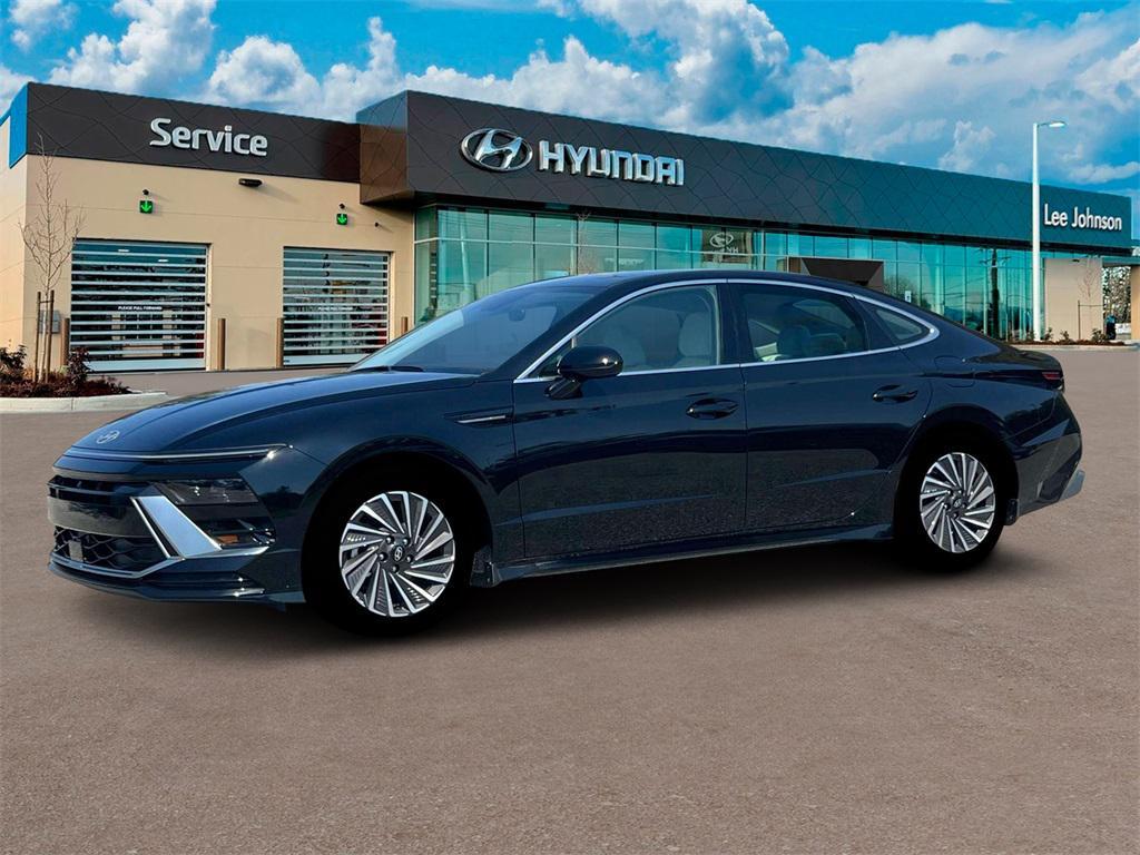 new 2025 Hyundai Sonata Hybrid car, priced at $30,677