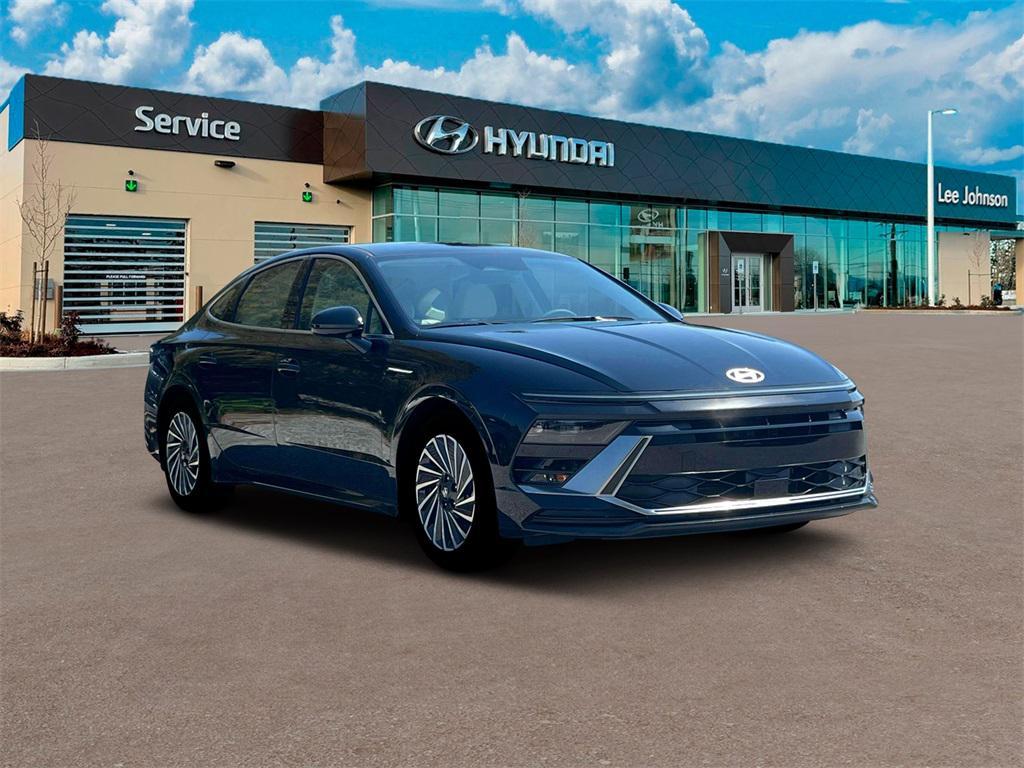 new 2025 Hyundai Sonata Hybrid car, priced at $30,677
