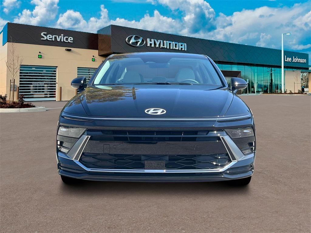 new 2025 Hyundai Sonata Hybrid car, priced at $30,677
