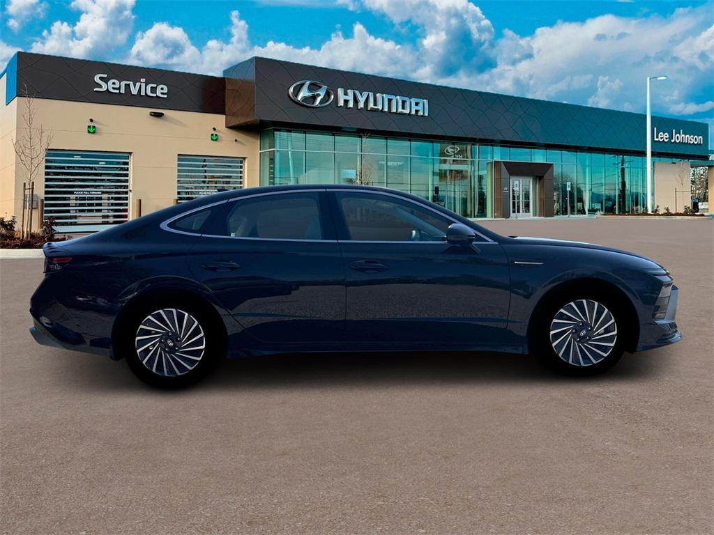 new 2025 Hyundai Sonata Hybrid car, priced at $30,677