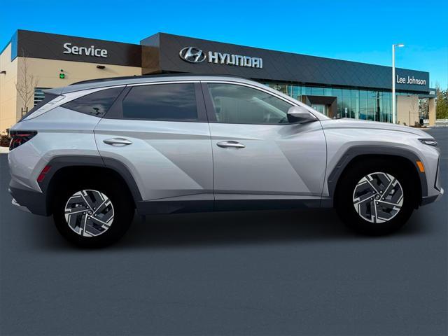 new 2025 Hyundai TUCSON Hybrid car, priced at $33,096