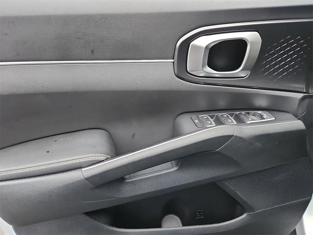 used 2022 Kia Sorento car, priced at $24,790