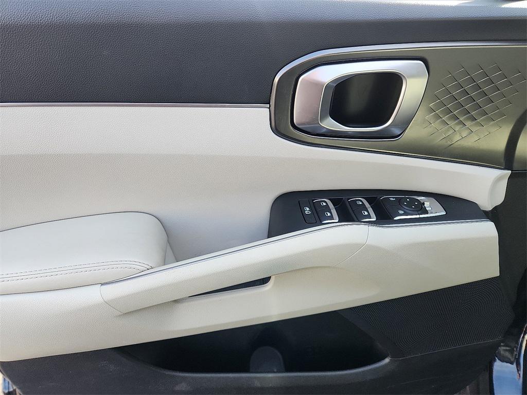 used 2023 Kia Sorento Hybrid car, priced at $27,782