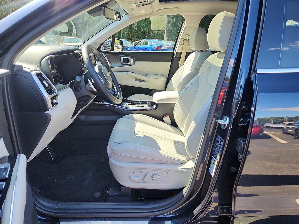 used 2023 Kia Sorento Hybrid car, priced at $32,999