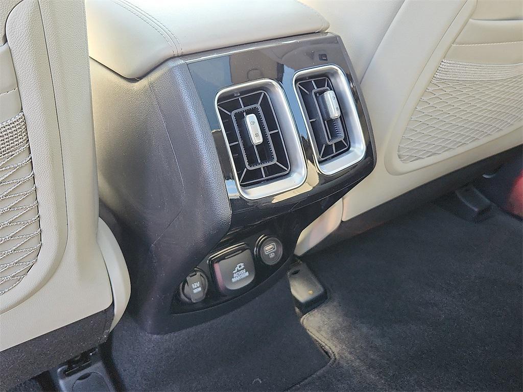 used 2023 Kia Sorento Hybrid car, priced at $32,999
