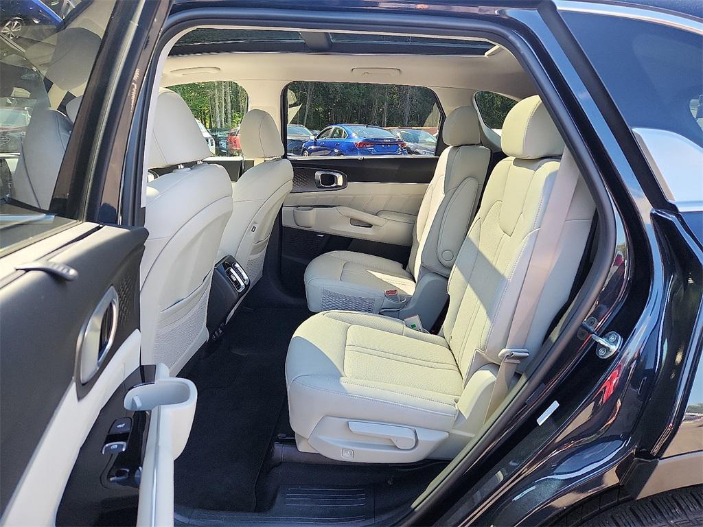 used 2023 Kia Sorento Hybrid car, priced at $32,999
