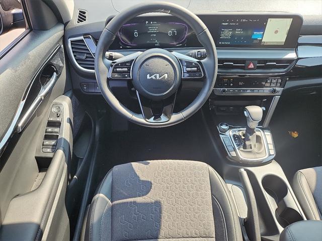 used 2025 Kia Seltos car, priced at $25,672