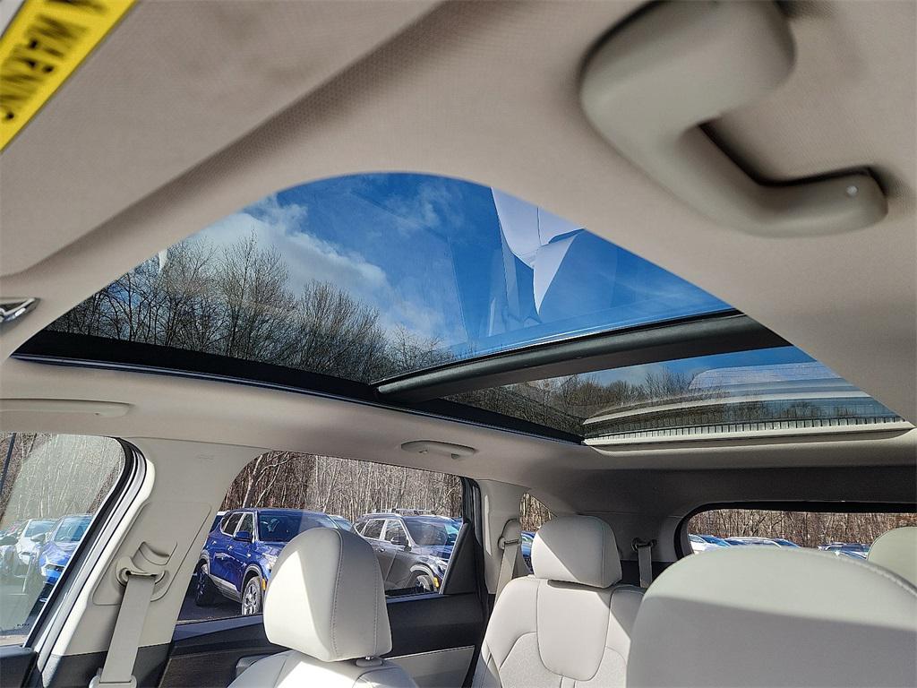 used 2022 Kia Sorento car, priced at $27,884