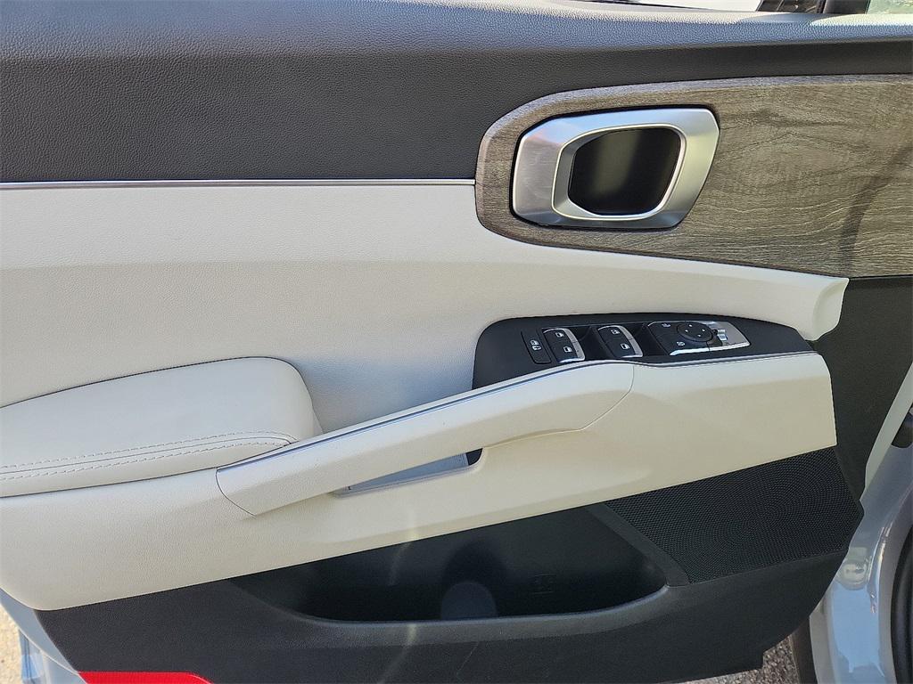 used 2022 Kia Sorento car, priced at $27,884