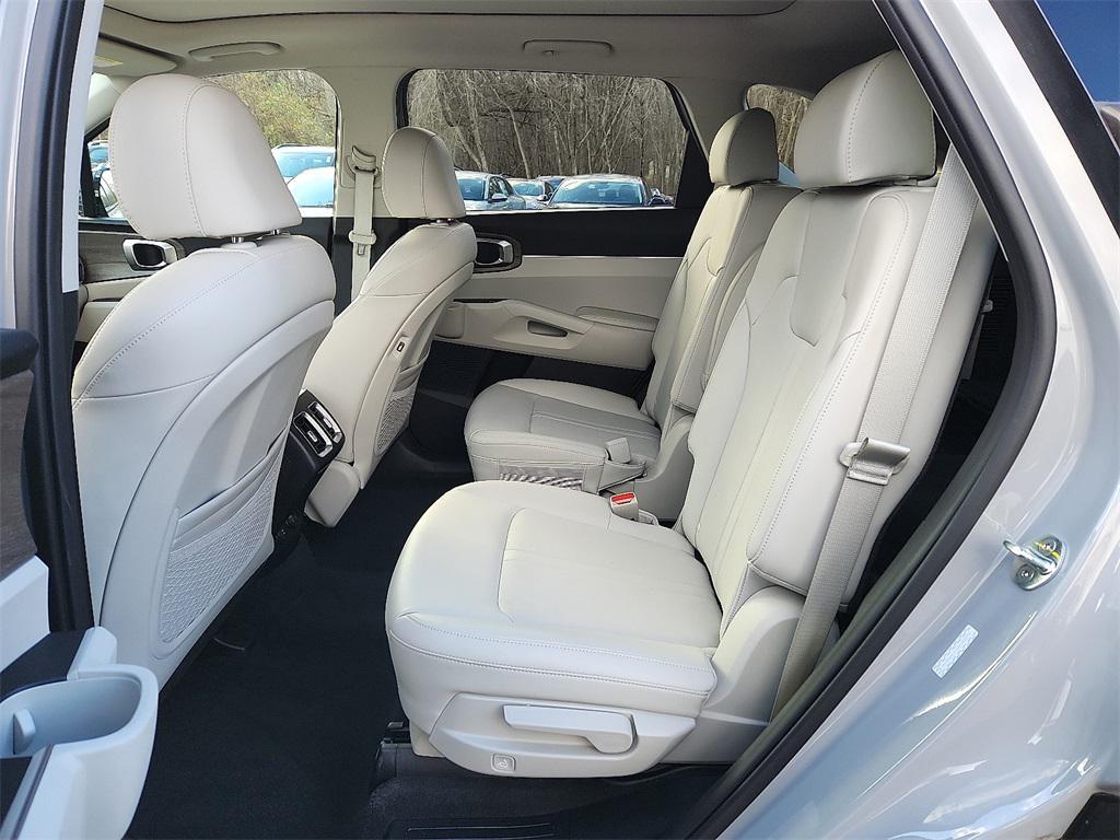 used 2022 Kia Sorento car, priced at $27,884