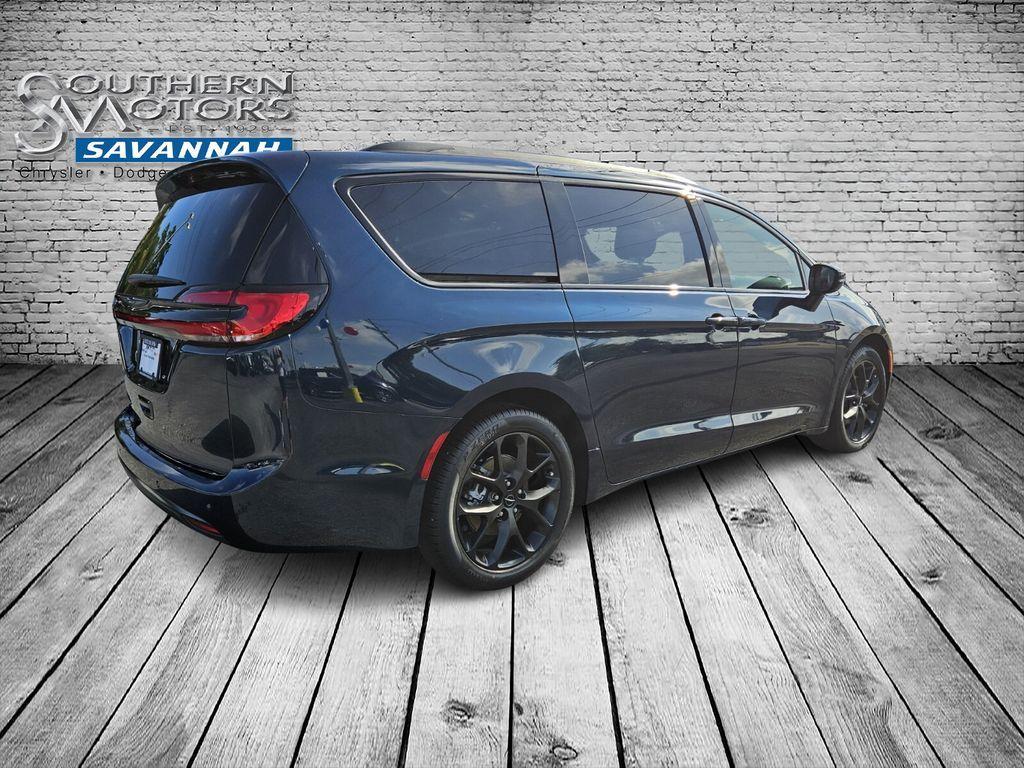 new 2024 Chrysler Pacifica car, priced at $44,740