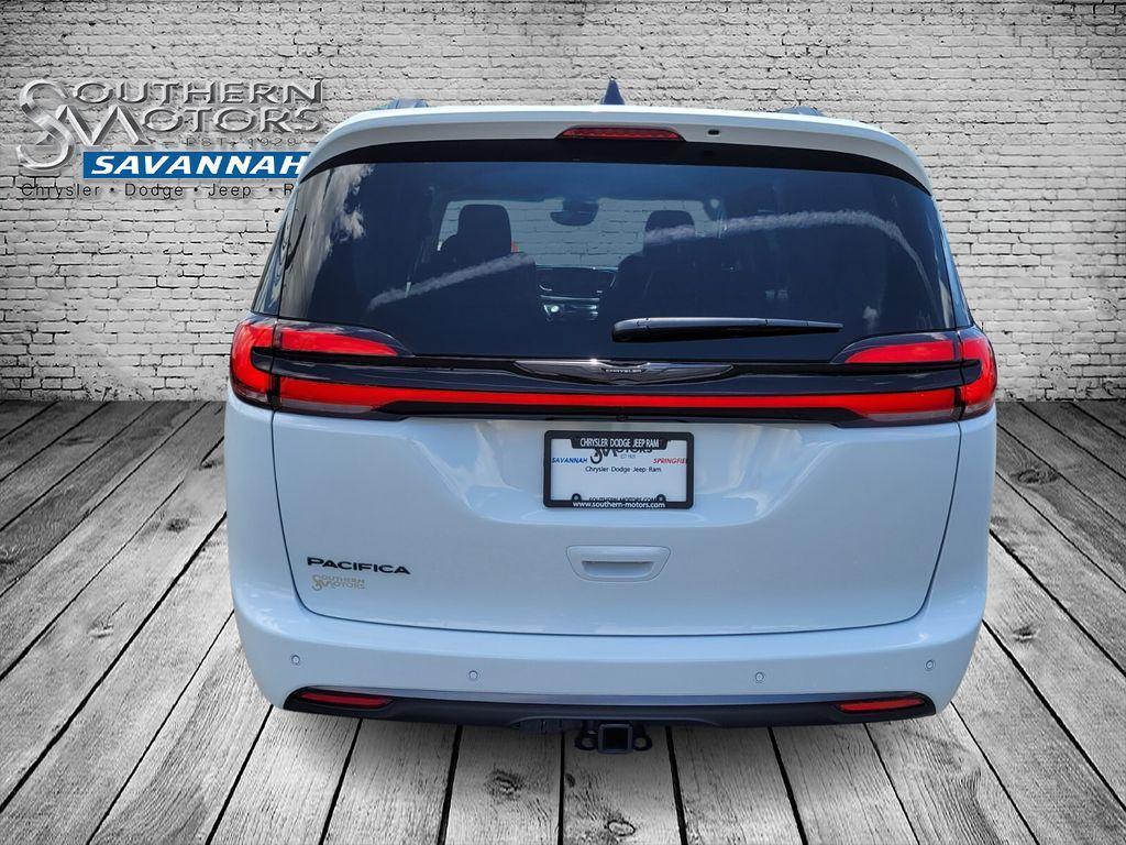 new 2024 Chrysler Pacifica car, priced at $45,345