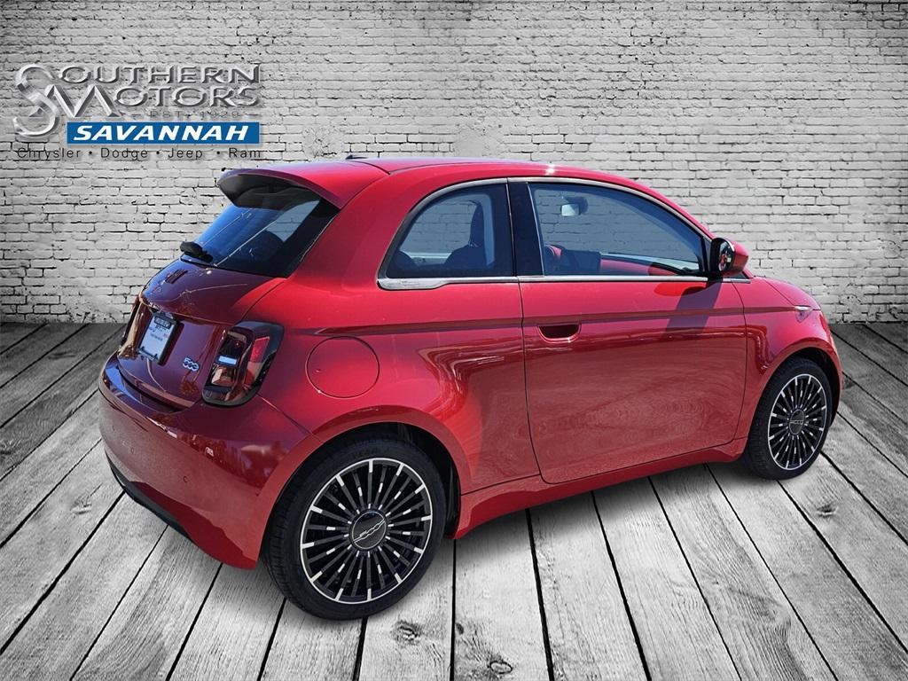 new 2024 FIAT 500e car