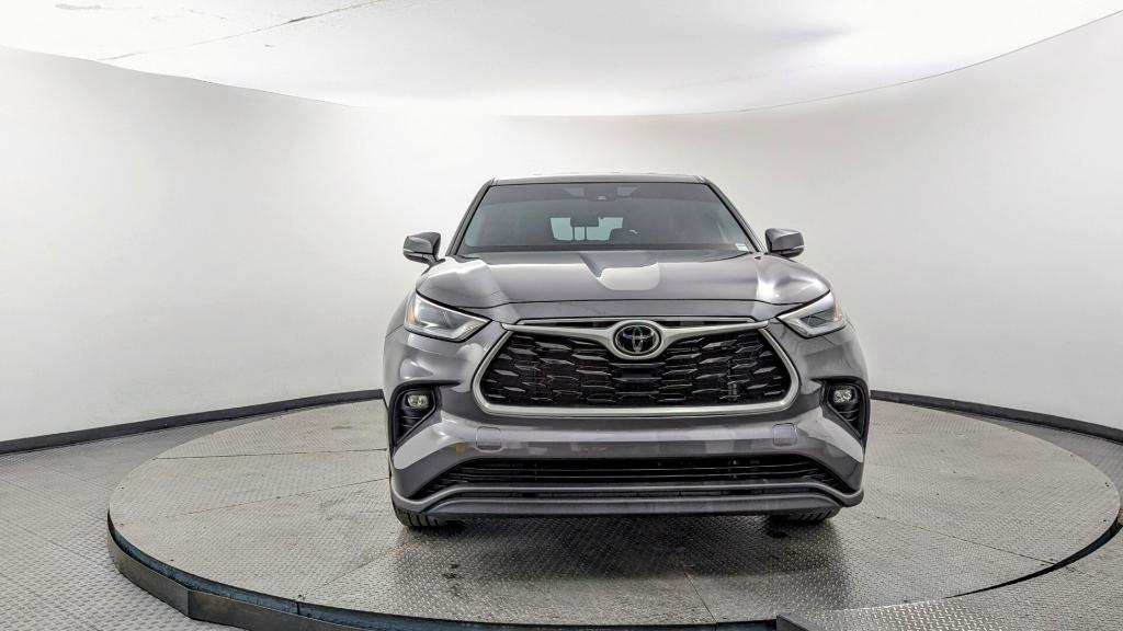 used 2022 Toyota Highlander car, priced at $25,499