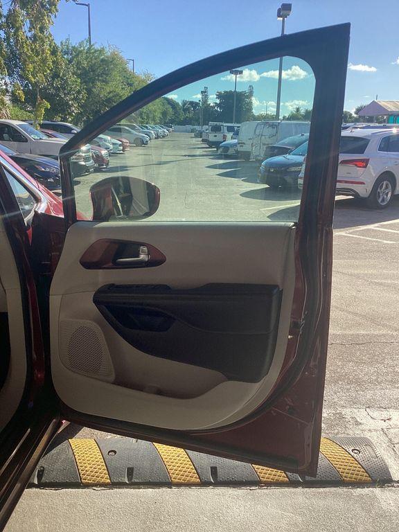 used 2020 Chrysler Pacifica car, priced at $17,799