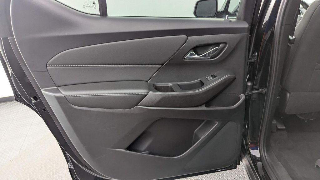 used 2023 Chevrolet Traverse car, priced at $22,599