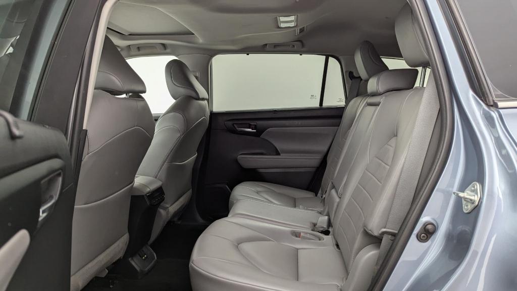 used 2021 Toyota Highlander car, priced at $25,399