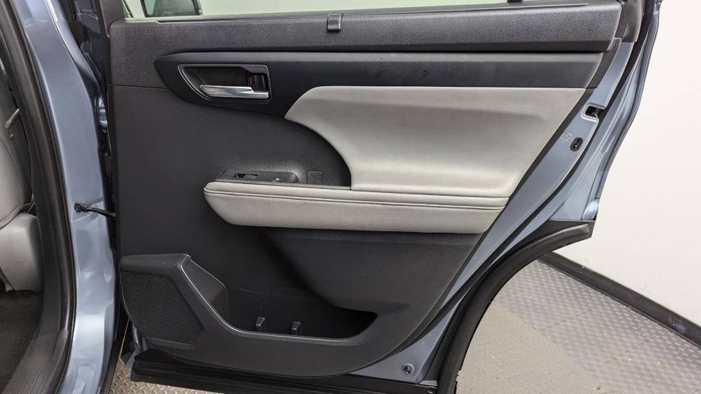 used 2021 Toyota Highlander car, priced at $25,399