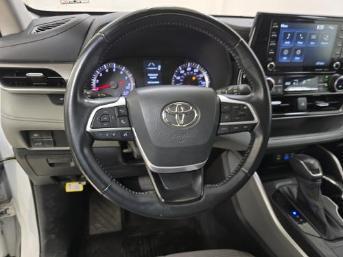 used 2022 Toyota Highlander car, priced at $23,999