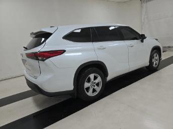 used 2022 Toyota Highlander car, priced at $23,999